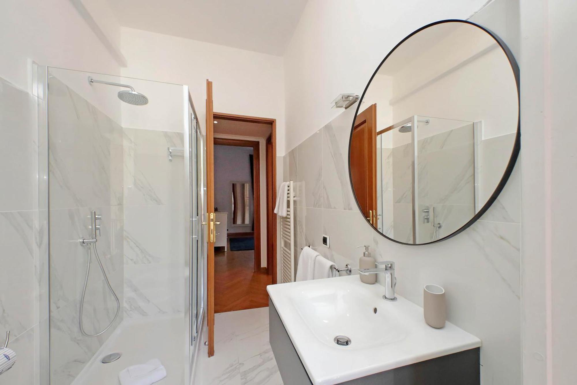 Ych-comfortable 2 Bedrooms Flat Near Colosseum Rom