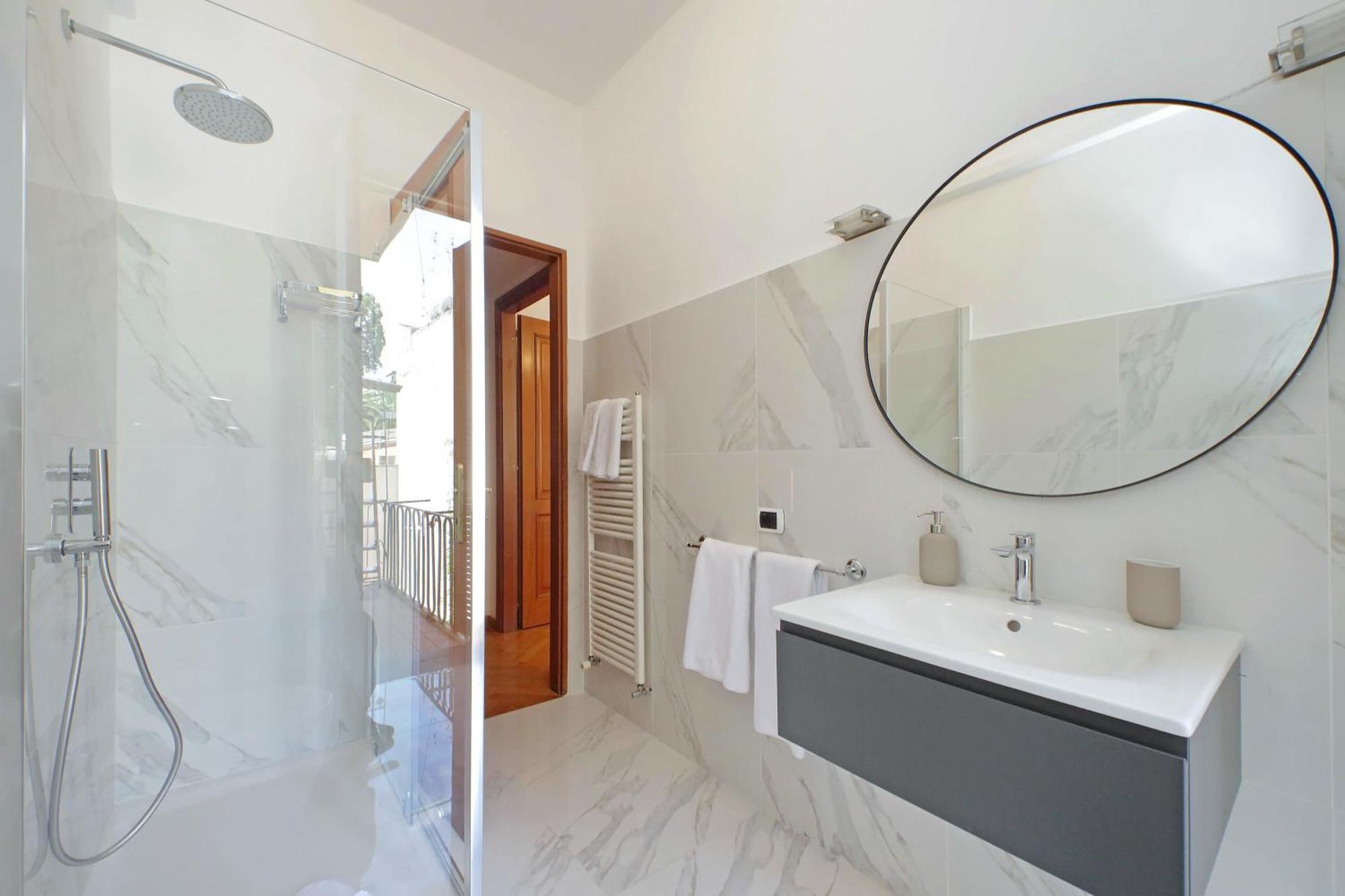 Ych-comfortable 2 Bedrooms Flat Near Colosseum Apartment Rom