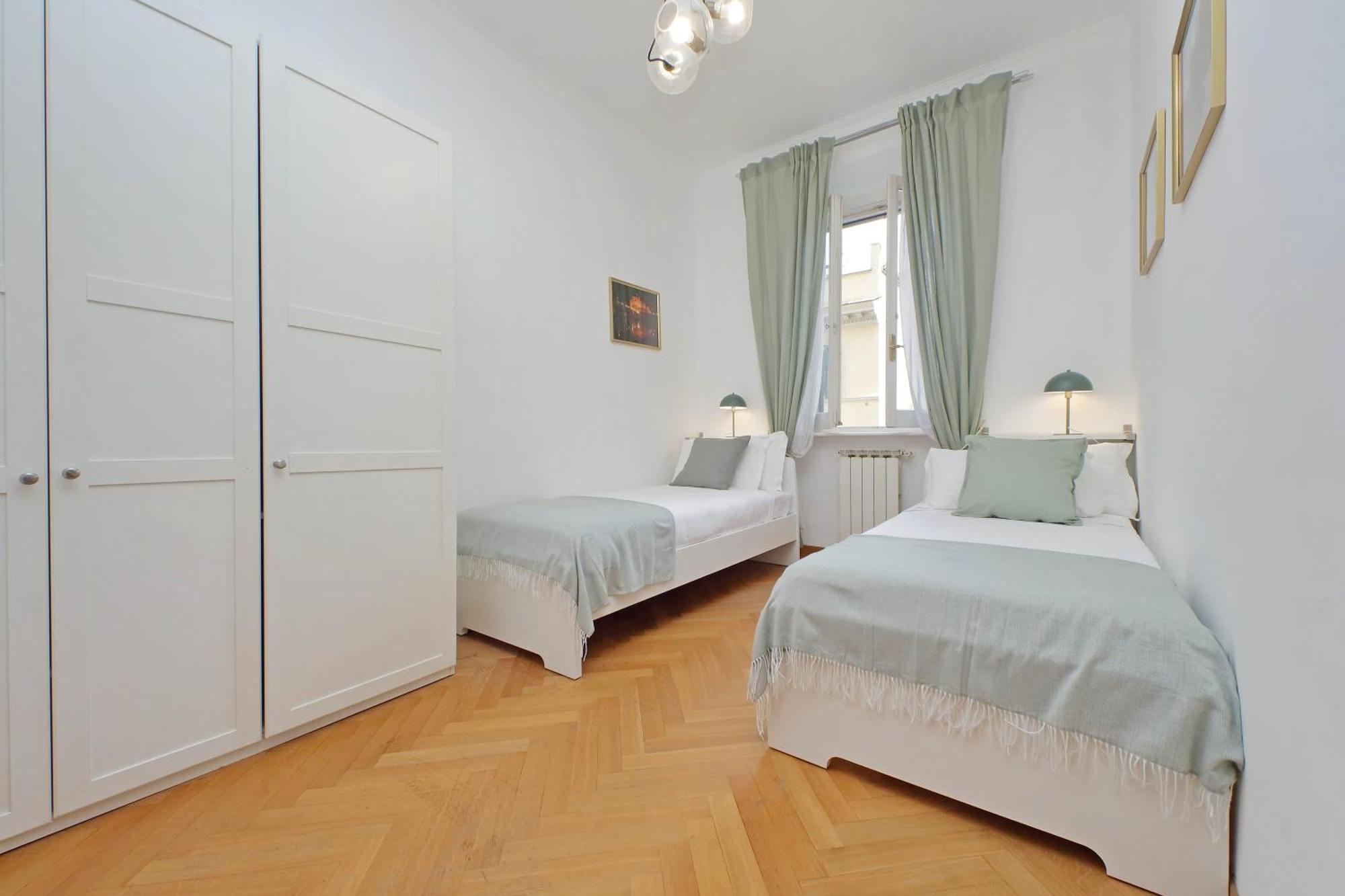Ych-comfortable 2 Bedrooms Flat Near Colosseum Apartment Rom