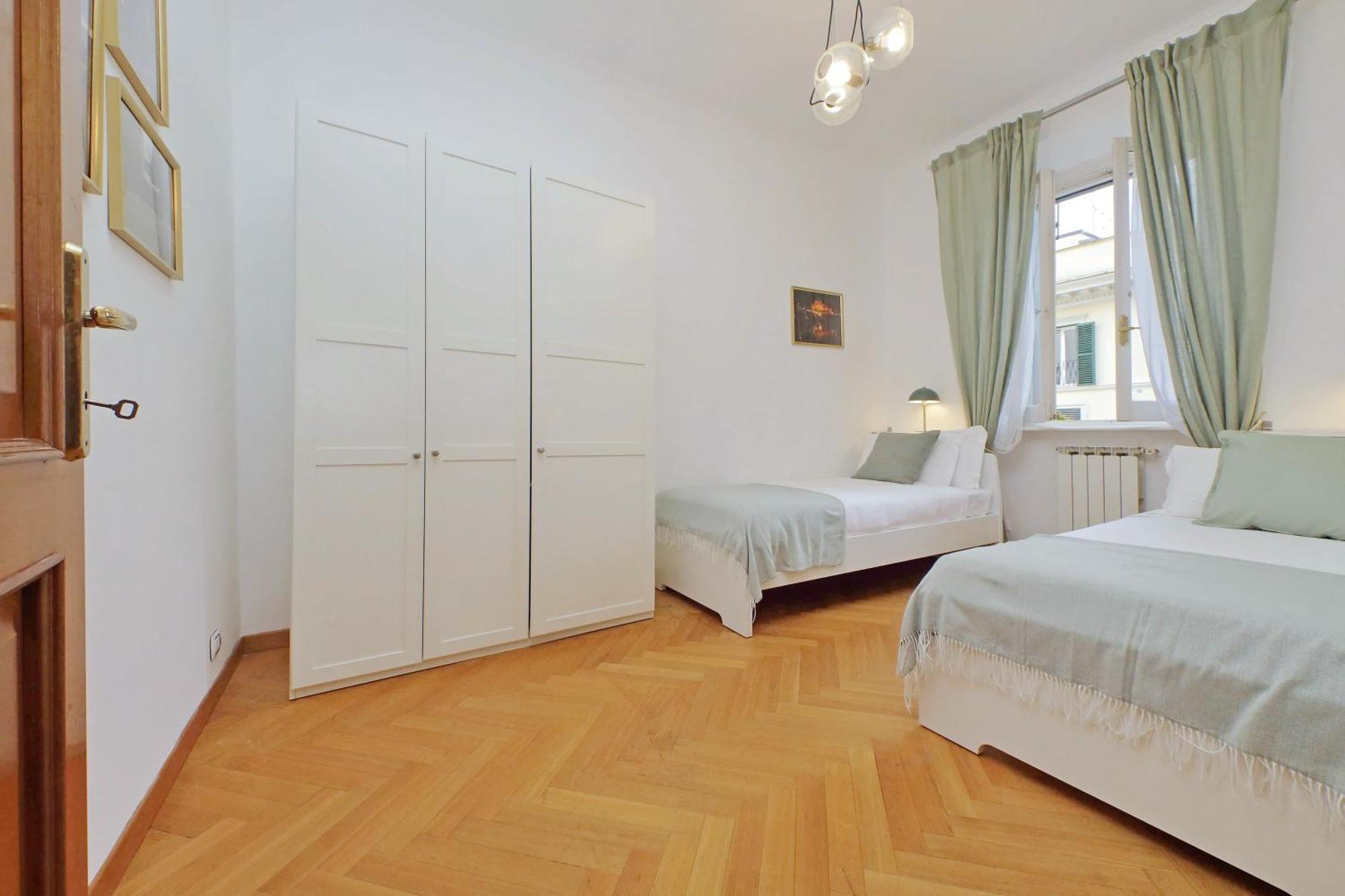 Ych-comfortable 2 Bedrooms Flat Near Colosseum Apartment