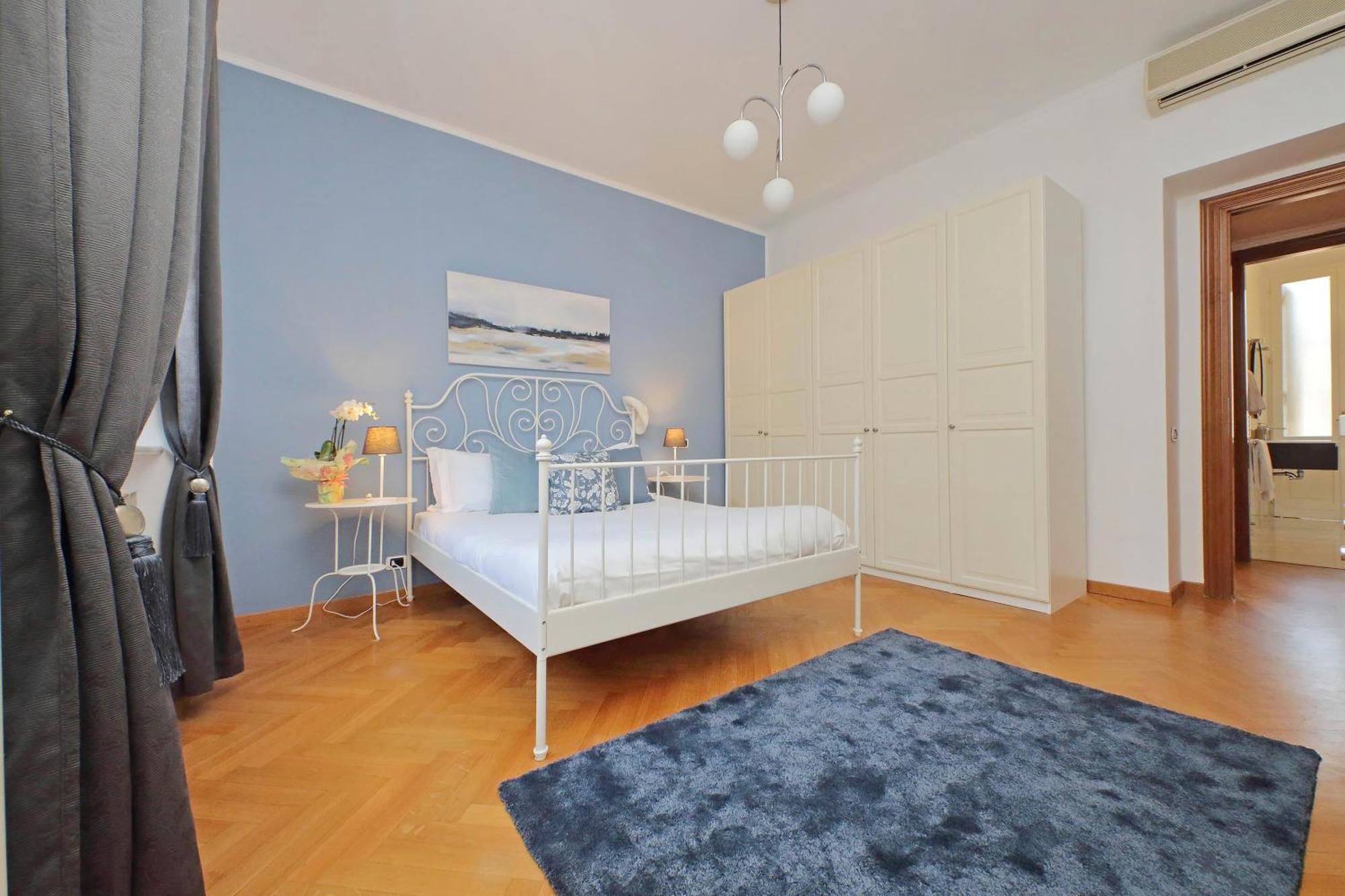 Ych-comfortable 2 Bedrooms Flat Near Colosseum Apartment Rom