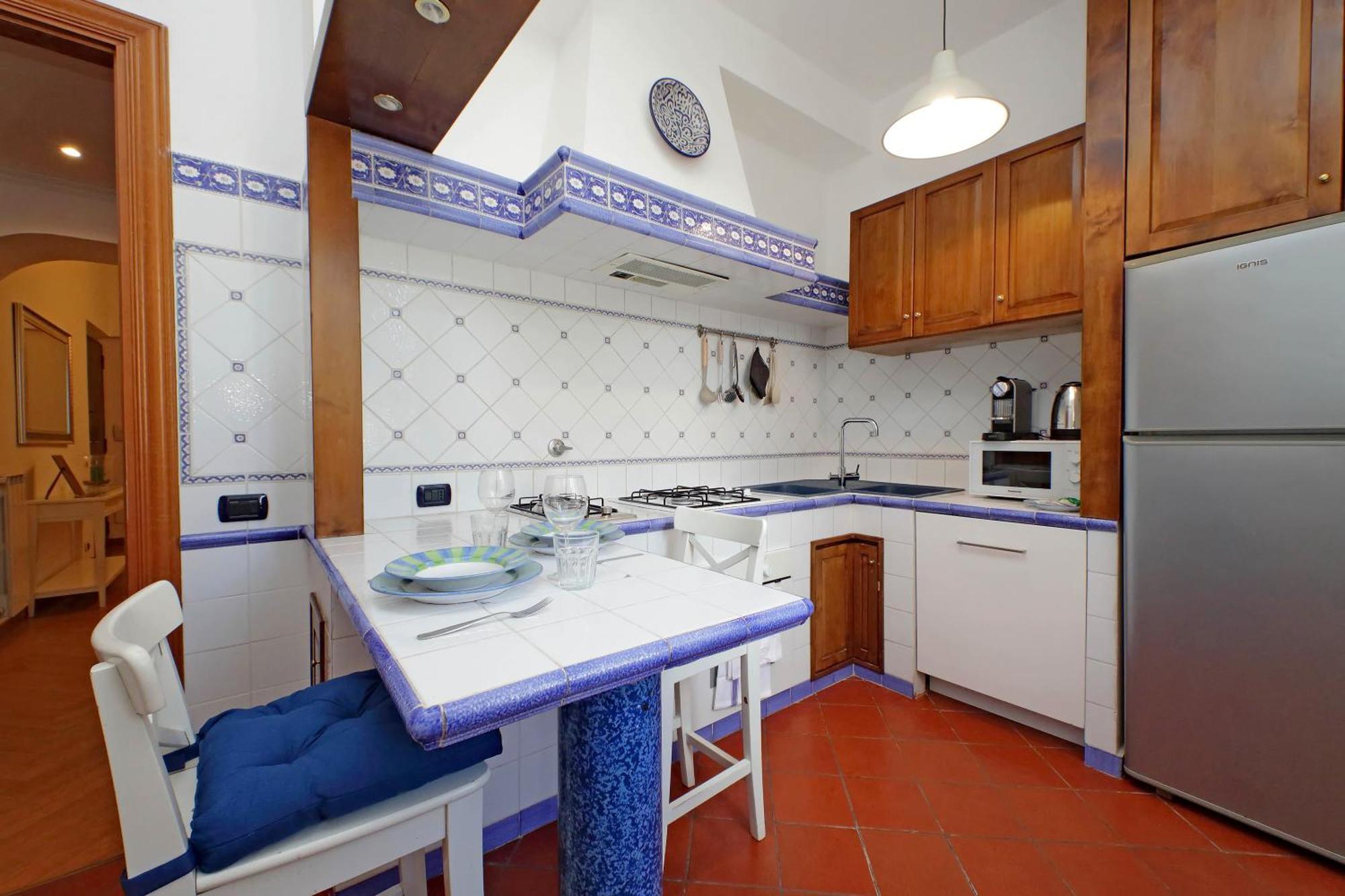 Ych-comfortable 2 Bedrooms Flat Near Colosseum Rom