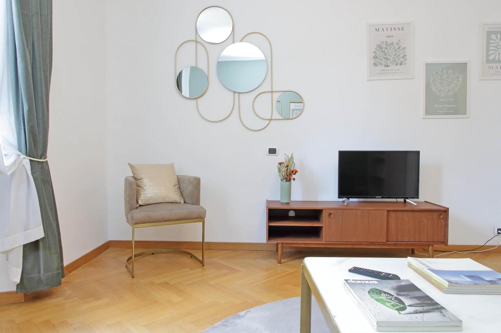 Ych-comfortable 2 Bedrooms Flat Near Colosseum Rom